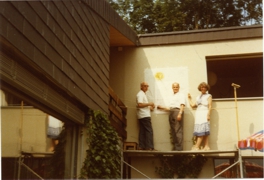 P. Bonaventura mit Hausbesitzerpaa