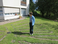 Bodensonnenuhr am Erlenhaus