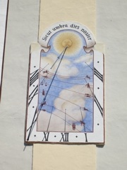 Sonnenuhr Kirche